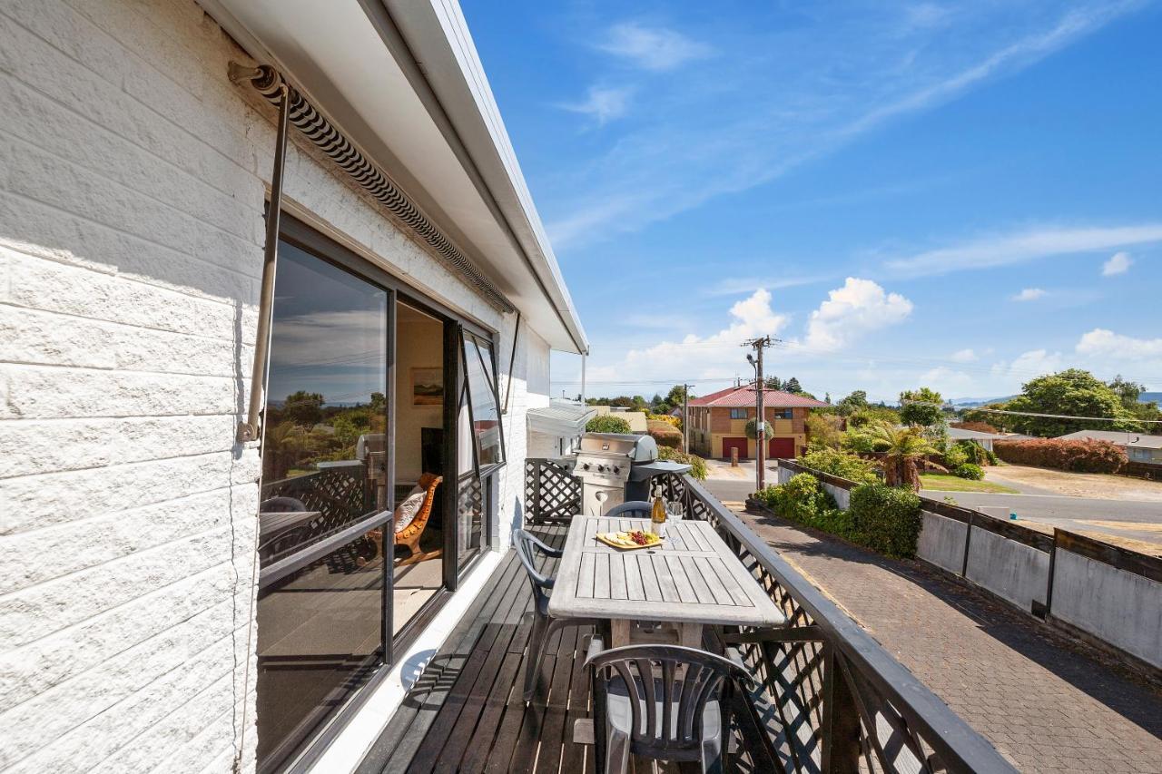Lake Vista At Two Mile Bay- Taupo Central Home Ngoại thất bức ảnh