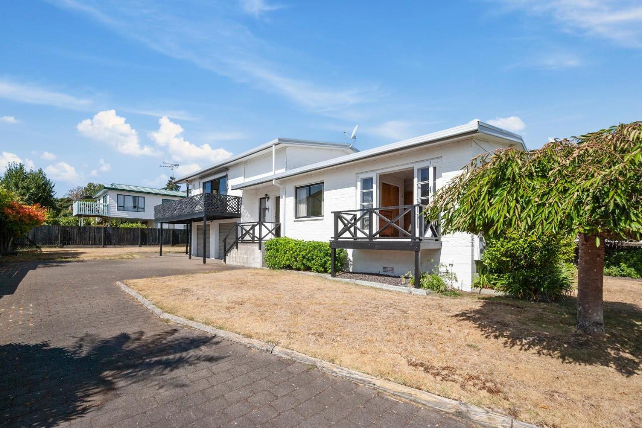 Lake Vista At Two Mile Bay- Taupo Central Home Ngoại thất bức ảnh