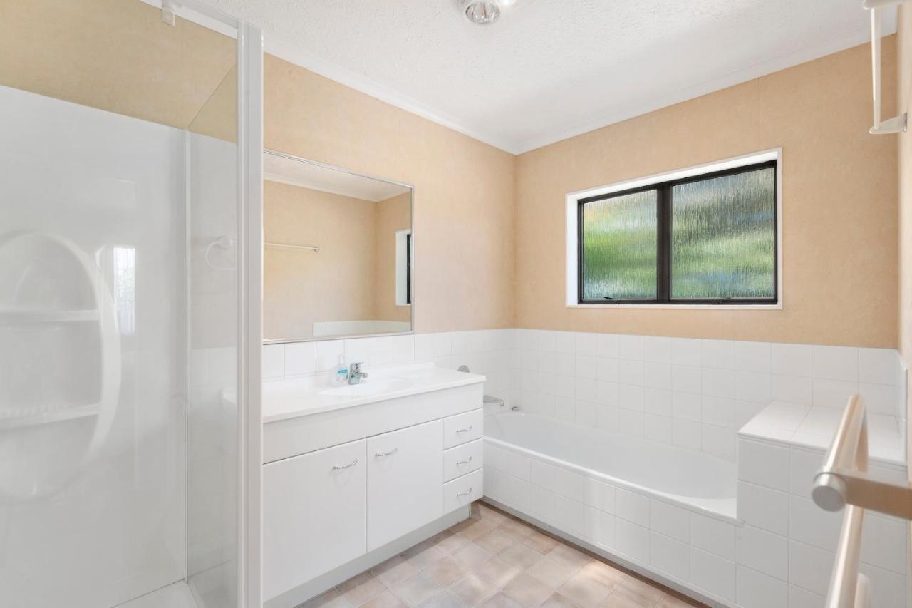 Lake Vista At Two Mile Bay- Taupo Central Home Ngoại thất bức ảnh