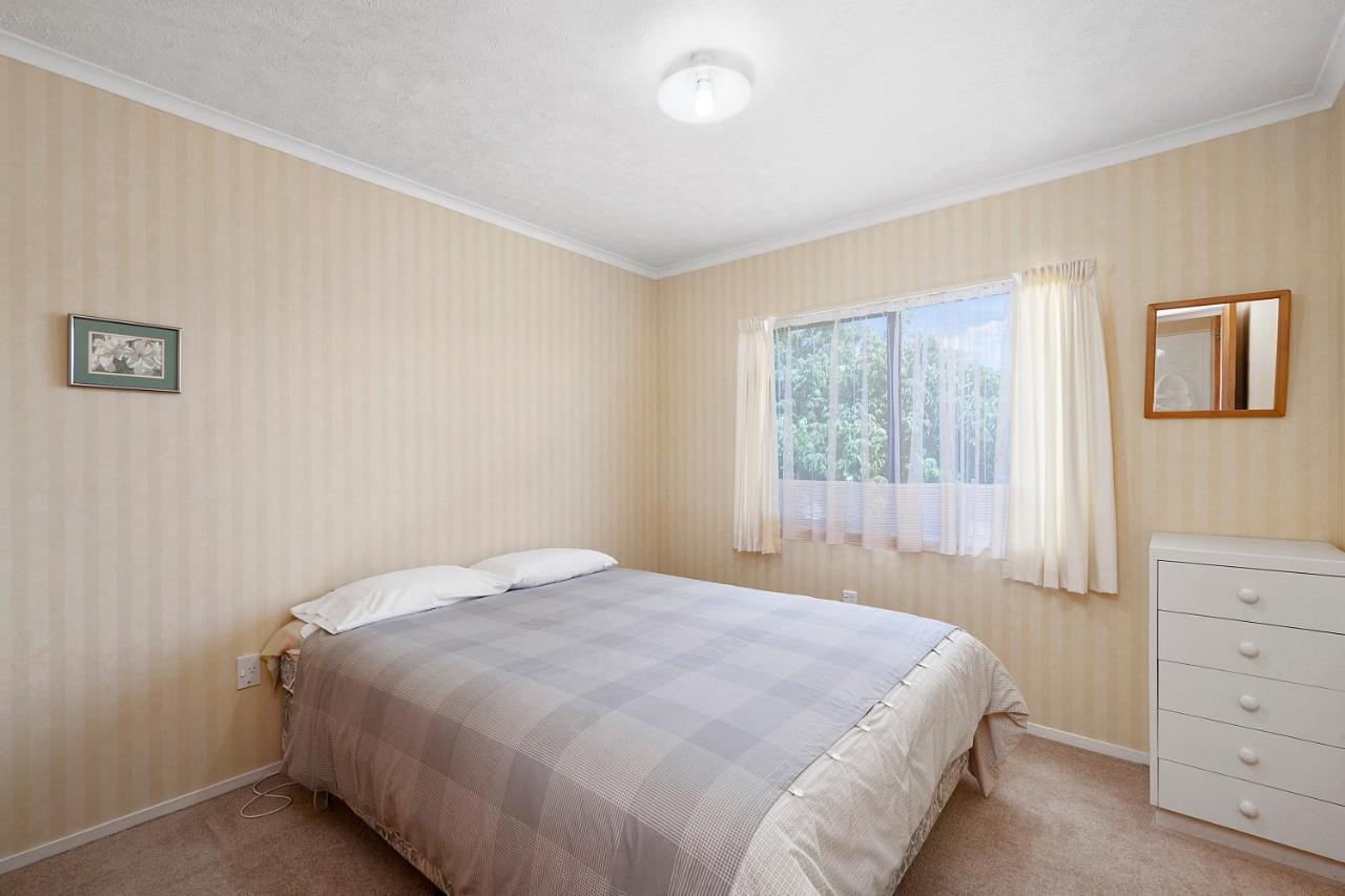 Lake Vista At Two Mile Bay- Taupo Central Home Ngoại thất bức ảnh