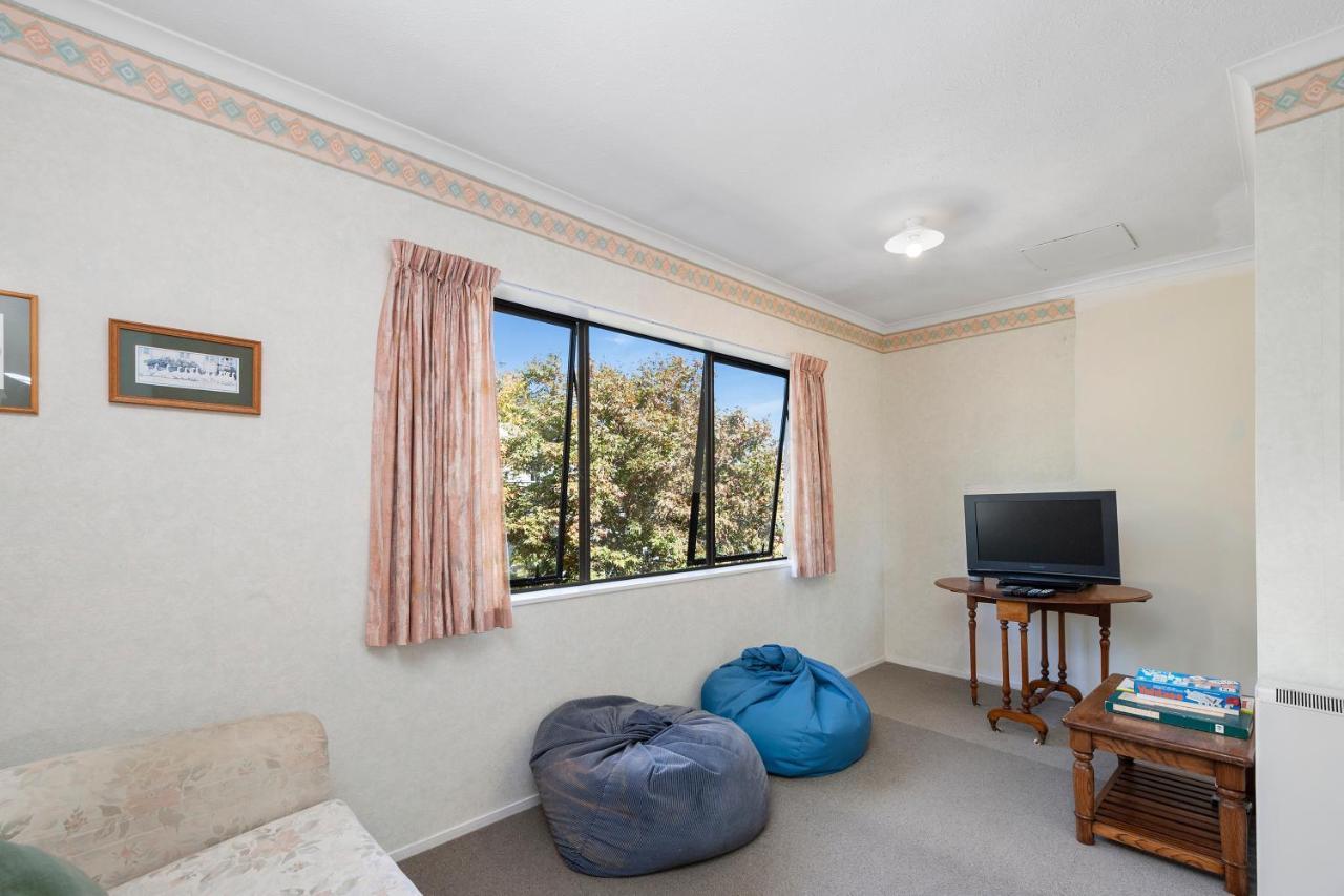 Lake Vista At Two Mile Bay- Taupo Central Home Ngoại thất bức ảnh