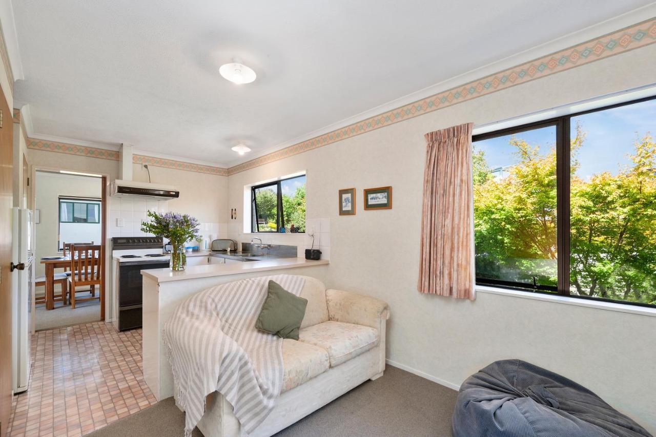 Lake Vista At Two Mile Bay- Taupo Central Home Ngoại thất bức ảnh