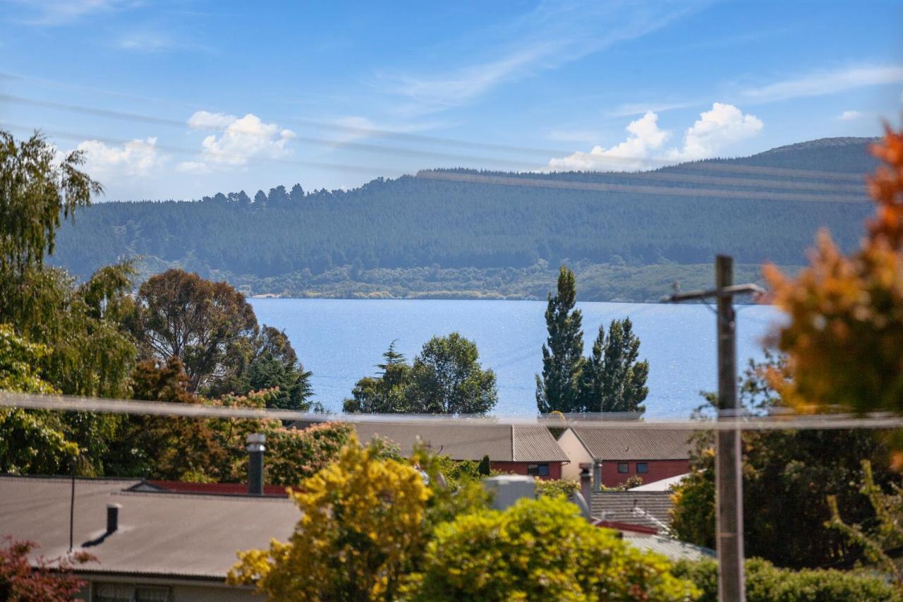 Lake Vista At Two Mile Bay- Taupo Central Home Ngoại thất bức ảnh